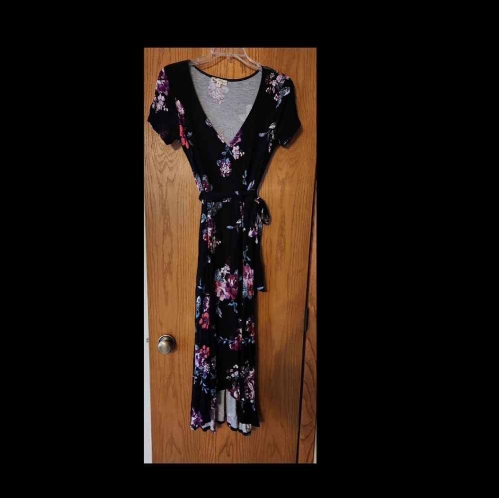 Size Medium Black flowered short sleeved dress